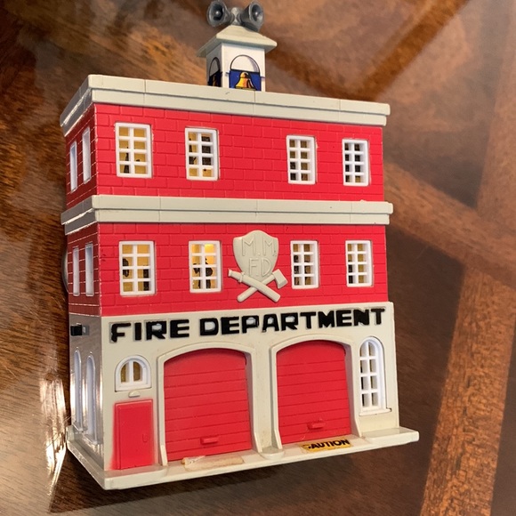 Micro Machines Fire Department House Lewis Galoob 1989 MM FD MicroMachines Toy - Picture 10 of 11